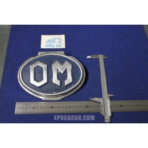 BADGE "OM" LENGHT 200 mm METAL CHROME IN BLAU BACKGROUND