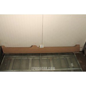 132  RIGHT DOOR SILL